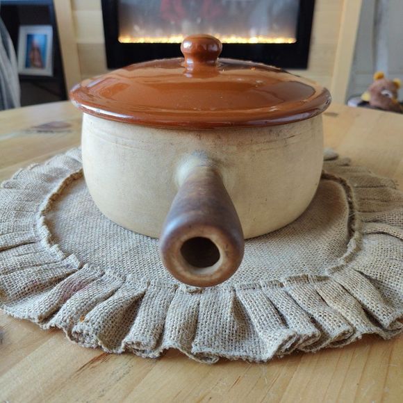 Vintage French Stoneware Covered Casserole Dish 8.5 inches wide and 4.5 inches - Picture 7 of 16